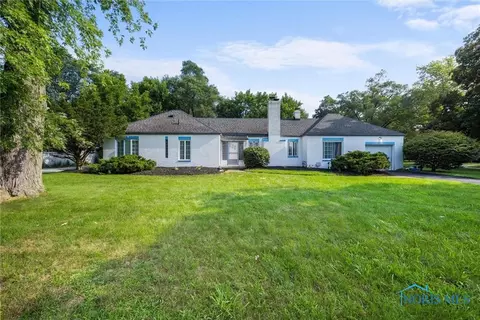 4306 Sheraton Rd, Ottawa Hills, OH 43615