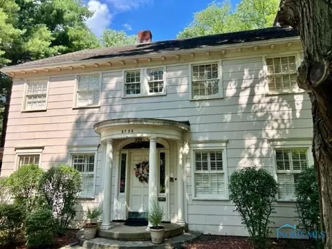 2726 Talmadge Rd, Ottawa Hills, OH 43606