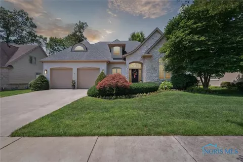 114 Pine Valley Rd, Holland, OH 43528