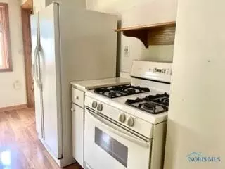 304 E Perry St, Walbridge, OH 43465 photo 7