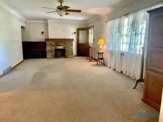 304 E Perry St, Walbridge, OH 43465 photo 4