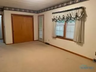 304 E Perry St, Walbridge, OH 43465 photo 12