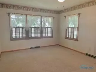304 E Perry St, Walbridge, OH 43465 photo 10