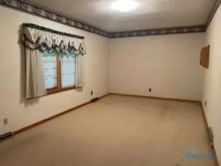 304 E Perry St, Walbridge, OH 43465 photo 16