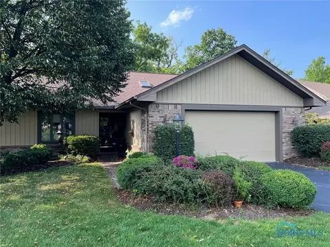 21 Wolf Ridge Dr, Holland, OH 43528