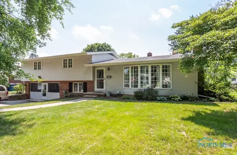 2222 Midlawn Dr, Toledo, OH 43614