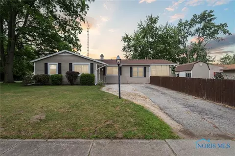 458 Shrewsbury St, Holland, OH 43528