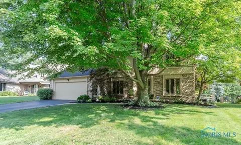 7042 Shooters Hill Rd, Toledo, OH 43617
