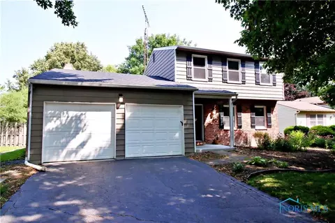 112 Foxhill Ln, Perrysburg, OH 43551