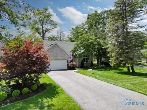 40 Treetop Pl, Holland, OH 43528