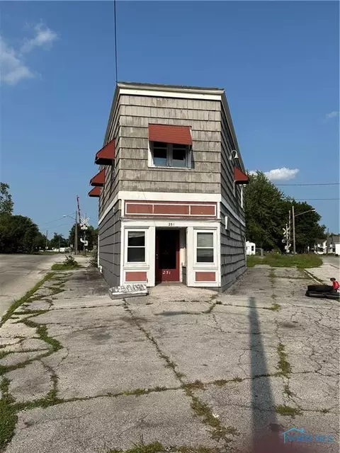 251 Sandusky St, Fostoria, OH 44830