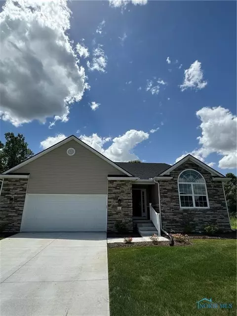 1021 Plum Grove Ln, Toledo, OH 43615