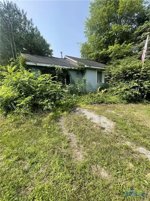 9509 Frankfort Rd, Holland, OH 43528