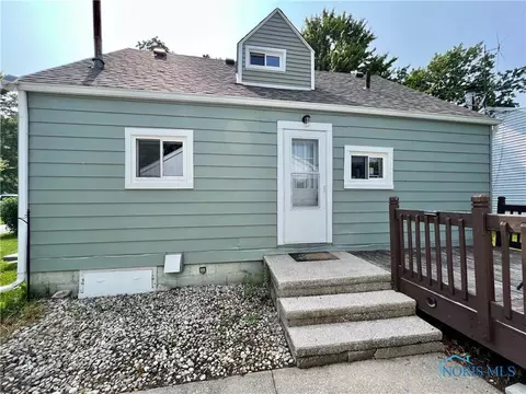 809 Cherry St, Genoa, OH 43430 photo 5