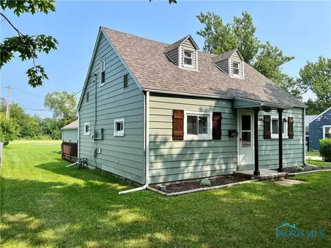 809 Cherry St, Genoa, OH 43430 photo 2
