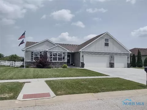 5544 Clover Ln, Walbridge, OH 43465