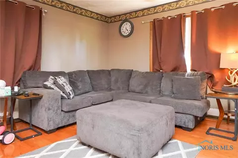 545 S 7th St, Upper Sandusky, OH 43351 photo 3