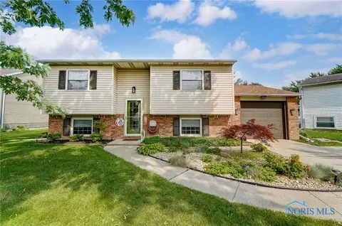 2565 Eden East Dr, Northwood, OH 43619