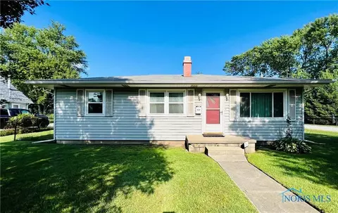 417 Oregon Rd, Northwood, OH 43619