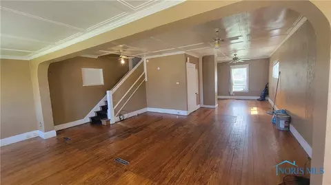 2145 Dorr St, Toledo, OH 43607 photo 2