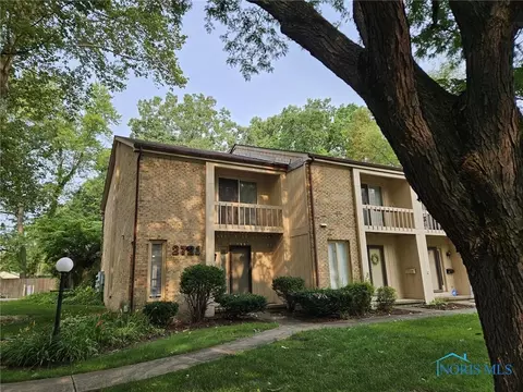 2721 Westcastle Dr #2721-A, Toledo, OH 43615