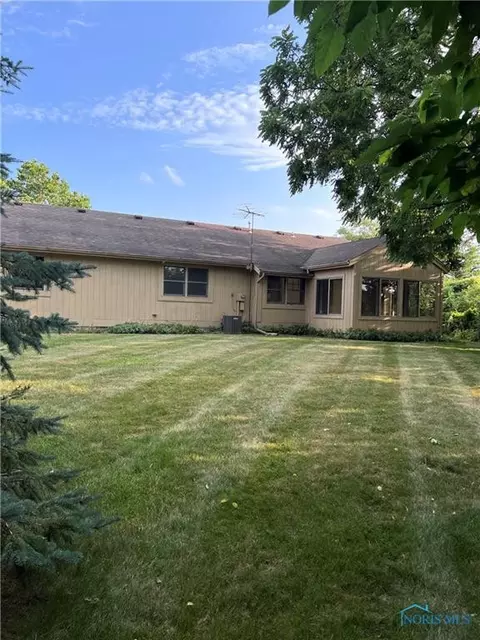 505 Thackeray Rd, Maumee, OH 43537 photo 4