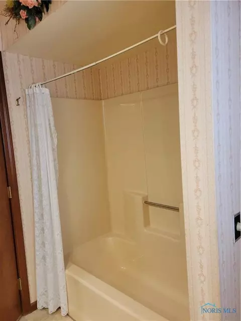 505 Thackeray Rd, Maumee, OH 43537 photo 22