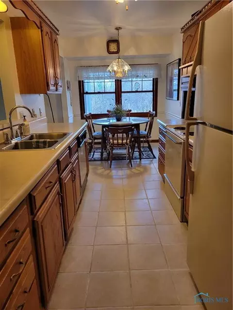 505 Thackeray Rd, Maumee, OH 43537 photo 9