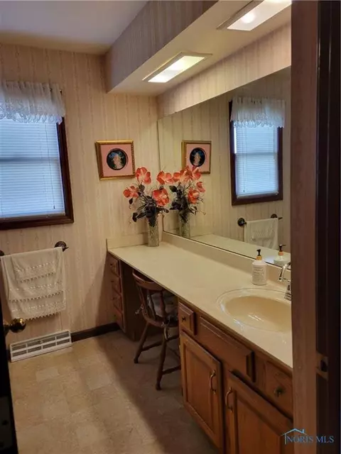 505 Thackeray Rd, Maumee, OH 43537 photo 20