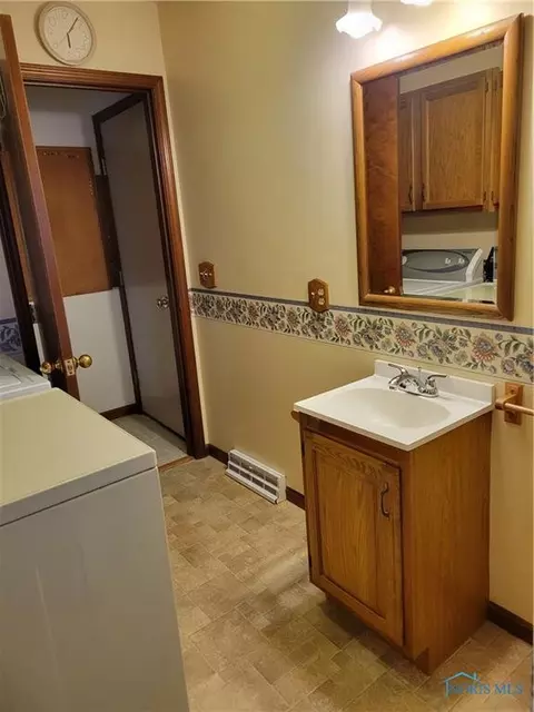 505 Thackeray Rd, Maumee, OH 43537 photo 31