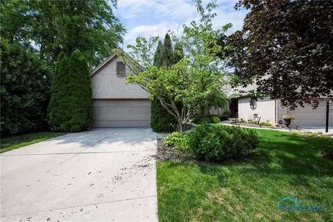 152 Stone Oak Ct, Holland, OH 43528