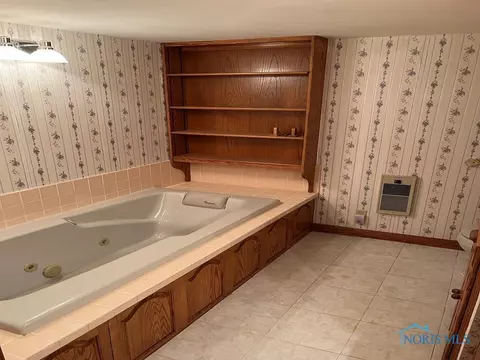 627 E Main St, Leipsic, OH 45856 photo 12