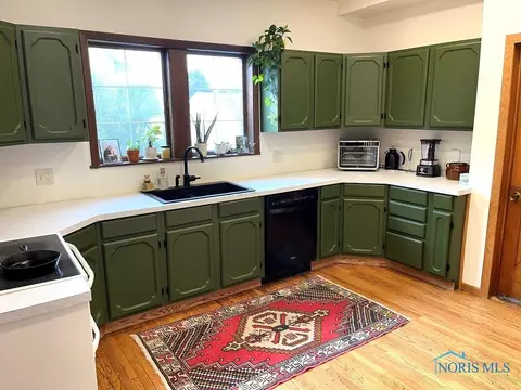 627 E Main St, Leipsic, OH 45856 photo 3