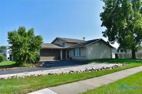 2489 Potomac Ln, Northwood, OH 43619