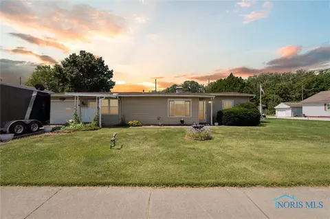 1704 Mahala St, Oregon, OH 43616