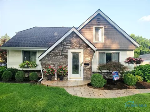 5114 Maple Dr, Sylvania, OH 43560