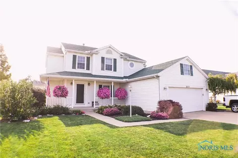28173 Blue Grass Dr, Walbridge, OH 43465