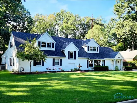 4145 Northmoor Rd, Ottawa Hills, OH 43606