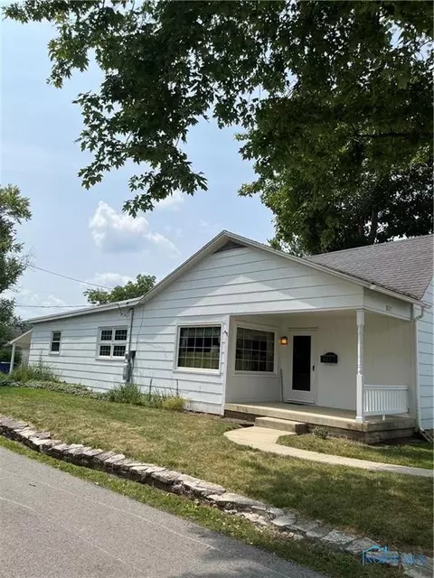 831 Adams St, Findlay, OH 45840