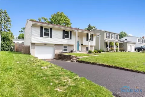 633 Dussel Dr, Maumee, OH 43537 photo 2