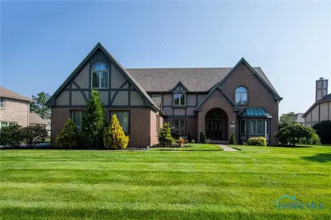 1513 Woodstream Rd, Perrysburg, OH 43551