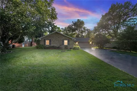 2060 Green Valley Dr, Toledo, OH 43614