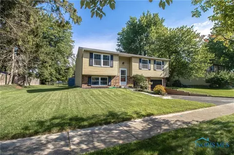 6744 Denbridge Dr, Sylvania, OH 43560