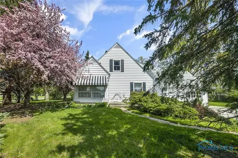 301 Napoleon Rd, Bowling Green, OH 43402