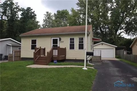 2307 Vaness Dr, Toledo, OH 43615