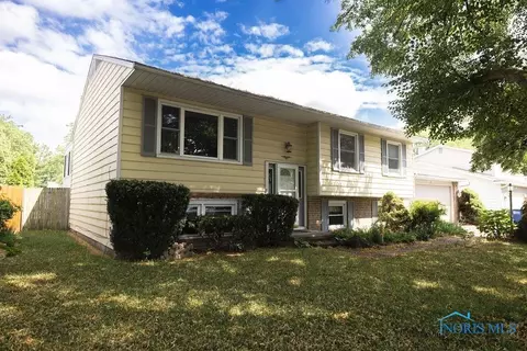 2111 Bishopsgate Dr, Toledo, OH 43614