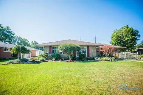221 Catalina Dr, Defiance, OH 43512