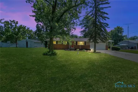783 Nottingham Dr, Genoa, OH 43430