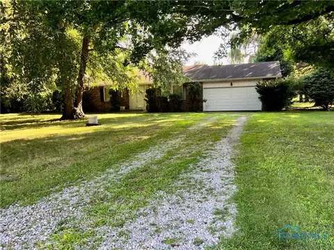 10010 Hertzfeld Rd, Waterville, OH 43566