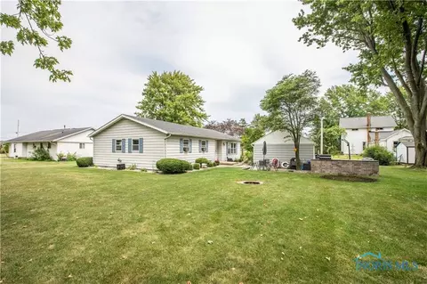 17811 Haskins Rd, Bowling Green, OH 43402